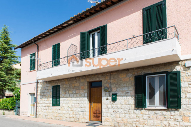 Porzione di Casa in vendita a Torgiano