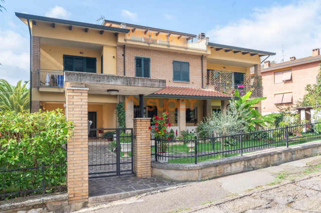 Porzione di Casa in vendita a Perugia