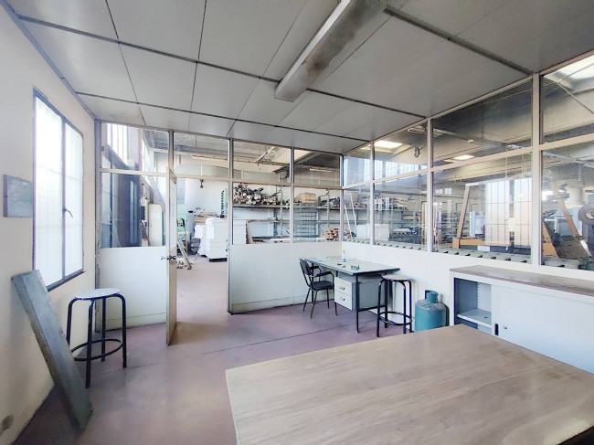 Locale commerciale in vendita a Rozzano