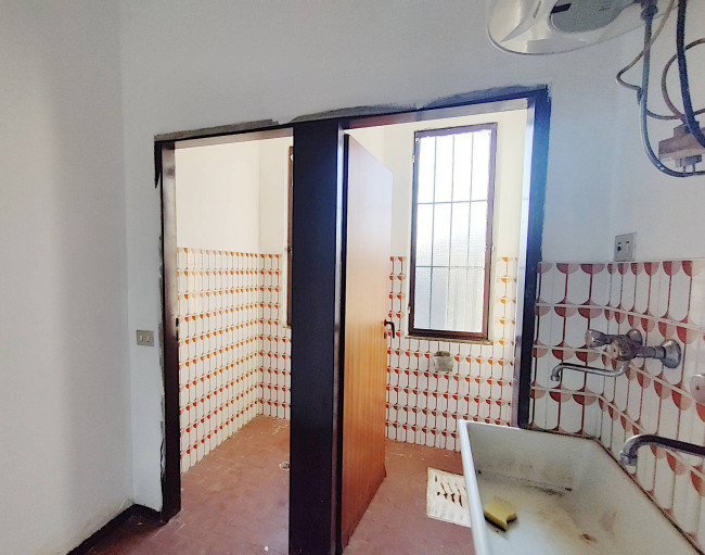 Locale commerciale in vendita a Rozzano