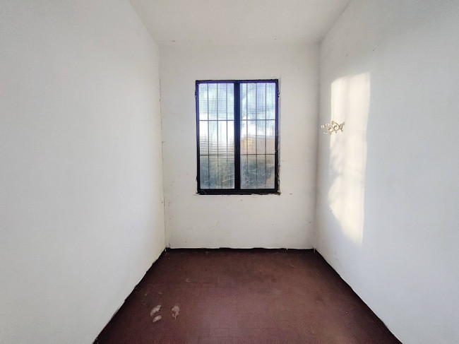 Locale commerciale in vendita a Rozzano