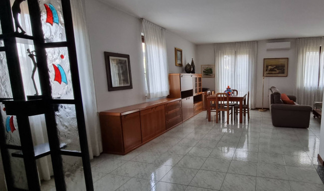 Villa in vendita a Rosate