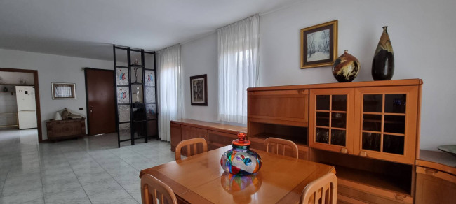 Villa in vendita a Rosate