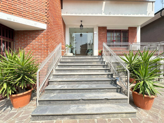 Villa in vendita a Locate di Triulzi