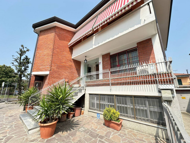 Villa in vendita a Locate di Triulzi