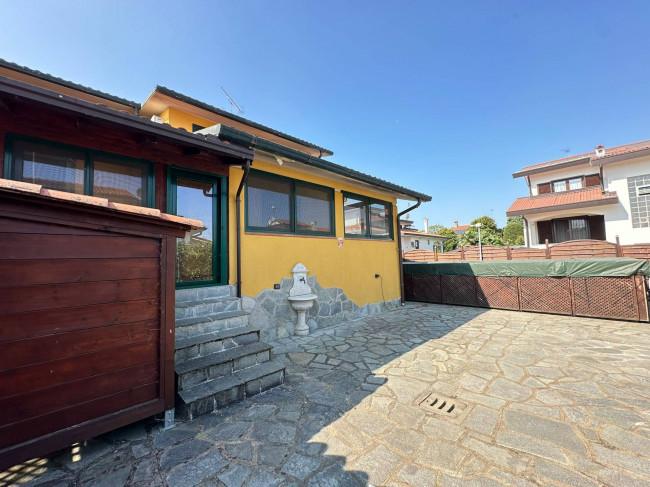 Villa in vendita a Calvignasco