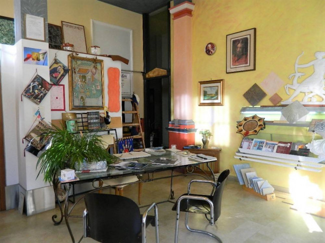 Locale commerciale in vendita a Rozzano
