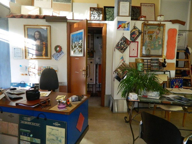 Locale commerciale in vendita a Rozzano