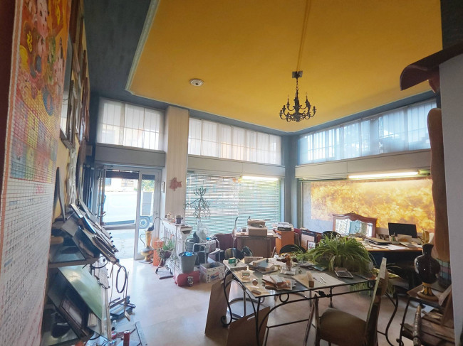 Locale commerciale in vendita a Rozzano