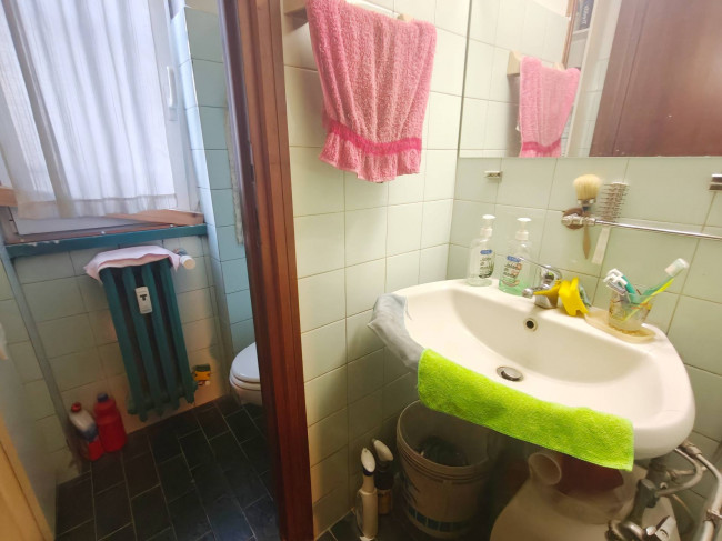 Locale commerciale in vendita a Rozzano