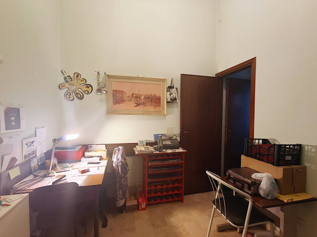 Locale commerciale in vendita a Rozzano