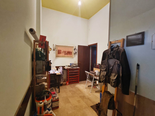 Locale commerciale in vendita a Rozzano