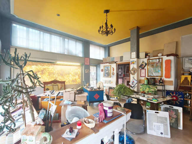 Locale commerciale in vendita a Rozzano