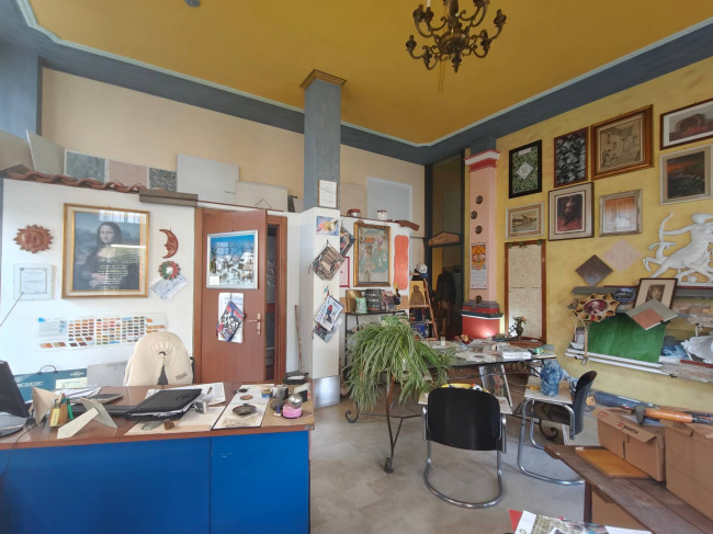 Locale commerciale in vendita a Rozzano