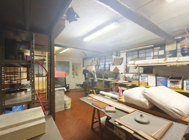 Locale commerciale in vendita a Rozzano
