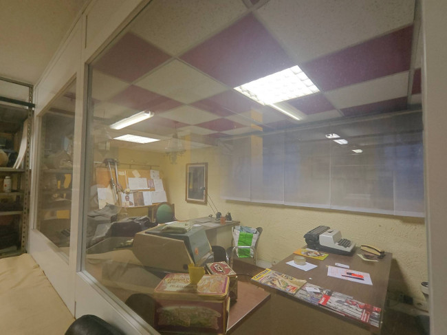 Locale commerciale in vendita a Rozzano