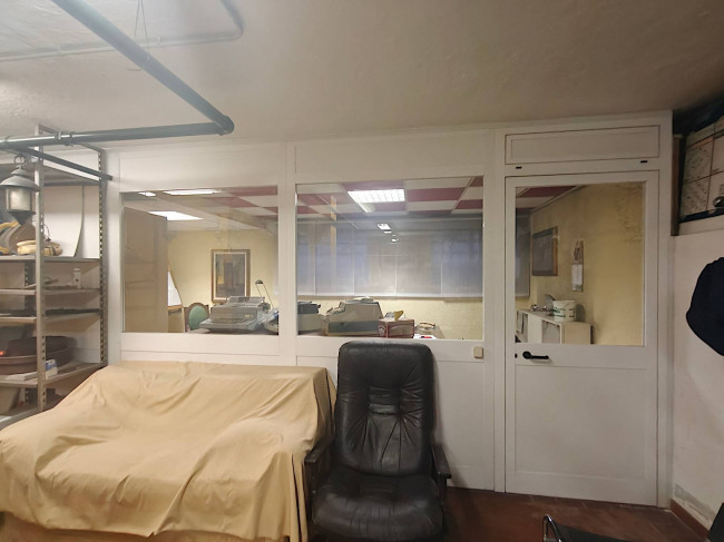 Locale commerciale in vendita a Rozzano