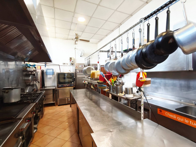 Attività commerciale in vendita a Melegnano