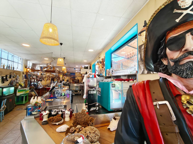 Attività commerciale in vendita a Melegnano