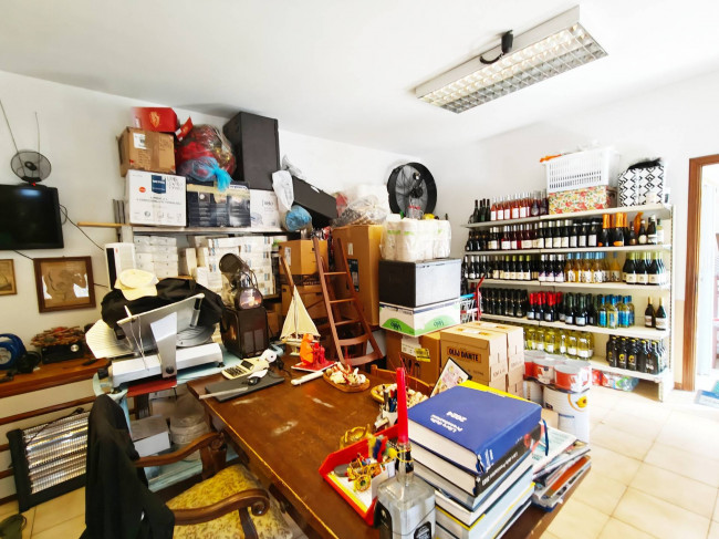 Attività commerciale in vendita a Melegnano