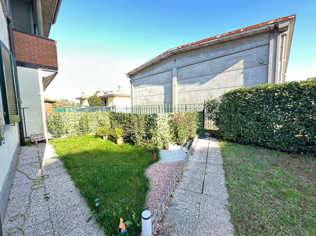 Appartamento in vendita a Lardirago