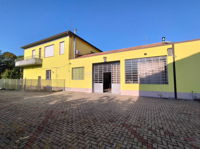 Capannone in vendita a Broni