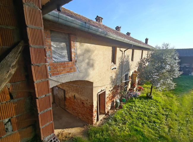 Rustico in vendita a Bornasco