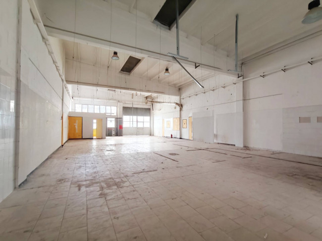 Capannone in vendita a Pieve Emanuele