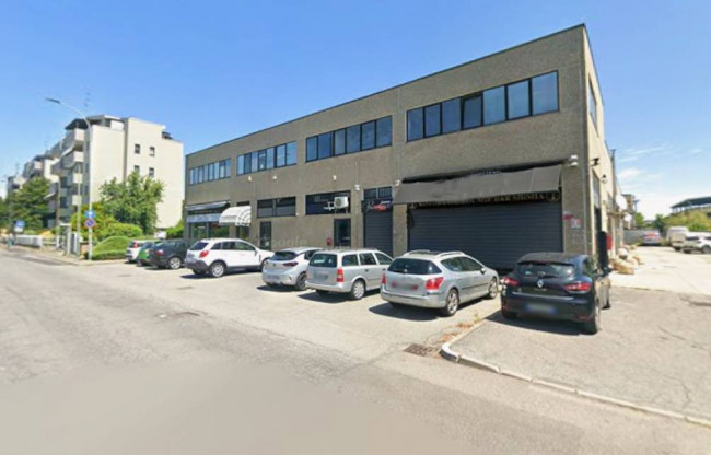 Capannone in vendita a Pieve Emanuele