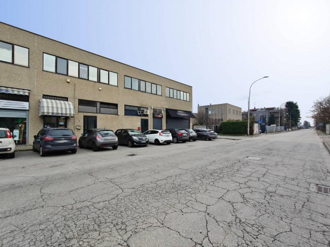 Capannone in vendita a Pieve Emanuele