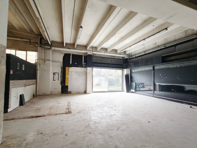 Capannone in vendita a Pieve Emanuele