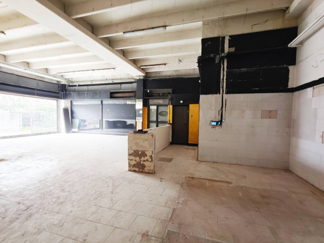 Capannone in vendita a Pieve Emanuele