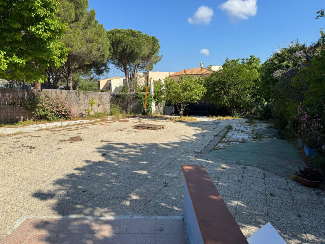 Attività commerciale in vendita a Santa Teresa Gallura