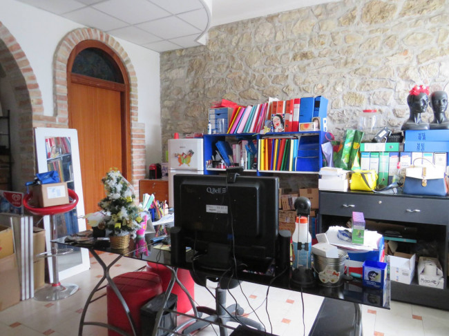Attività commerciale in vendita a Terni