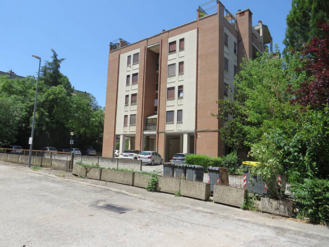 Locale in vendita a Terni