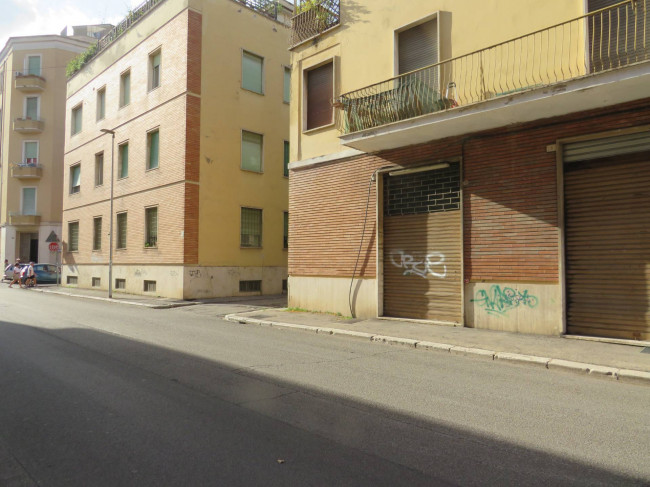 Locale commerciale in vendita a Terni