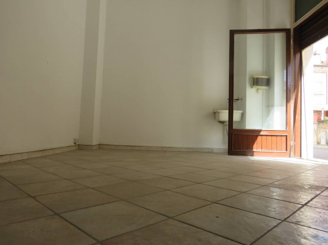 Locale commerciale in vendita a Terni