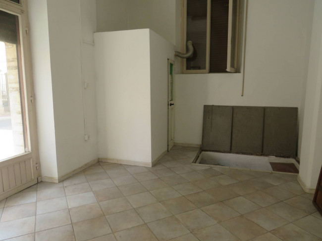 Locale commerciale in vendita a Terni