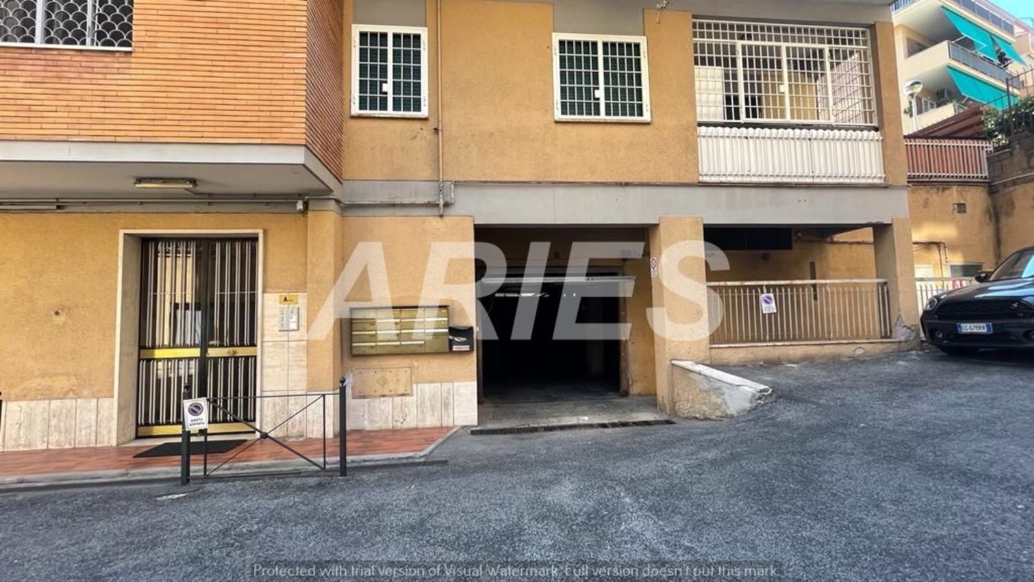 Posto auto coperto in affitto a Roma