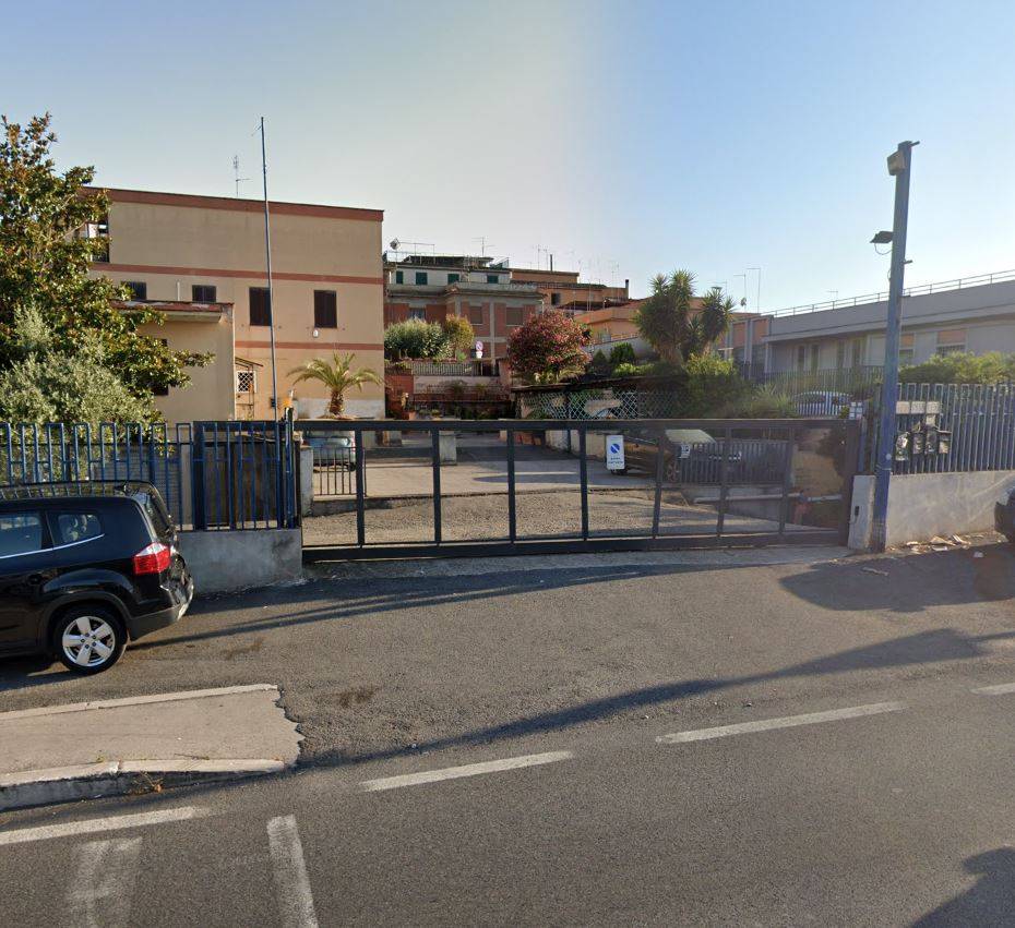 Posto auto scoperto in vendita a Roma