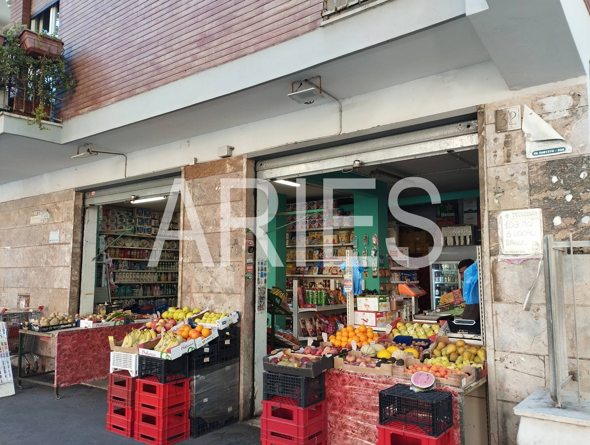 Locale commerciale in affitto a Roma
