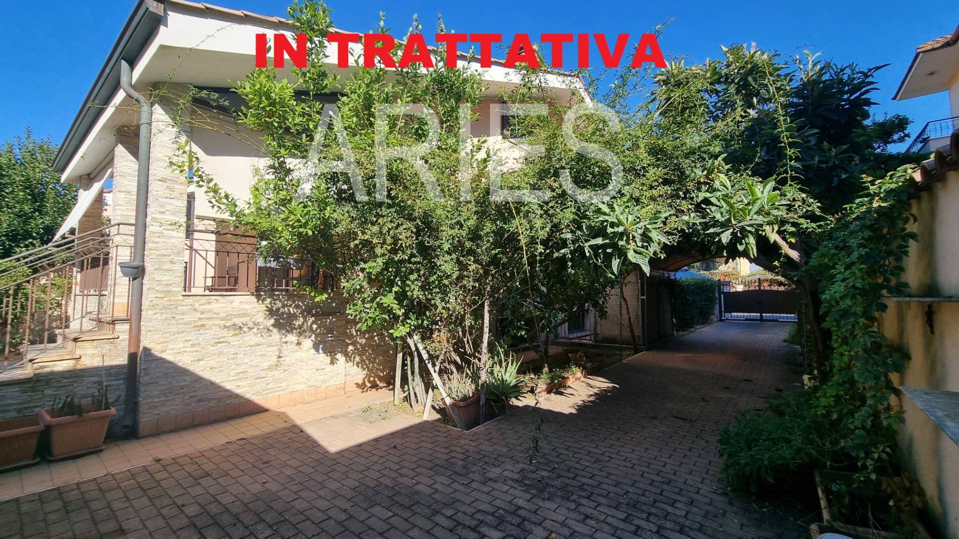 VILLA QUADRIFAMILIARE in vendita a Fiumicino