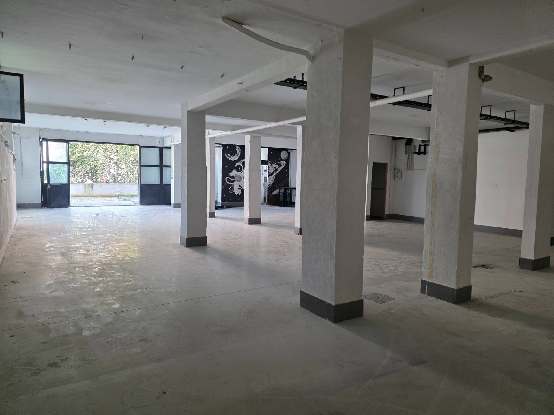 Locale commerciale in affitto a Roma