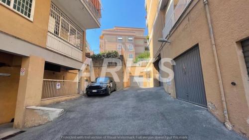 Posto auto coperto in affitto a Roma