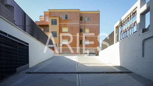 Box o garage in affitto a Roma