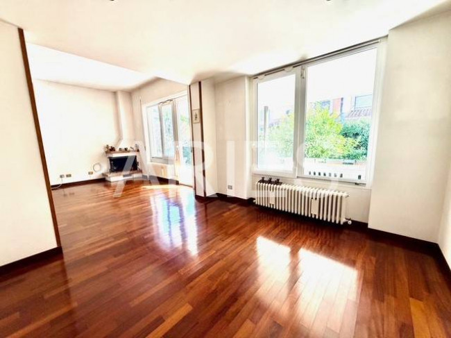 VILLA QUADRIFAMILIARE in vendita a Roma