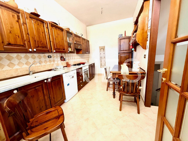 VILLA QUADRIFAMILIARE in vendita a Roma