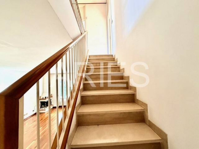 VILLA QUADRIFAMILIARE in vendita a Roma