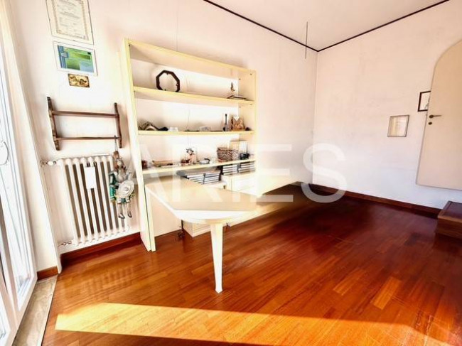 VILLA QUADRIFAMILIARE in vendita a Roma