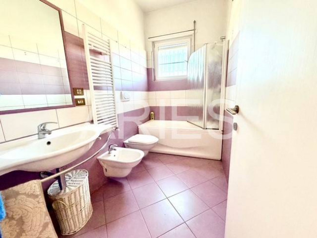 VILLA QUADRIFAMILIARE in vendita a Roma